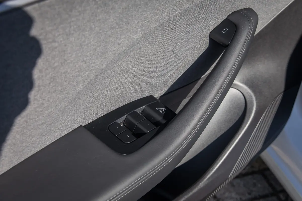 RWD 60 kWh | Cruise control adaptief | Panoramadak | Led koplampen | Dodehoek detectie | Stoel/stuur verwarming | Parkeersensoren Voor/Achter | Achteruitrijcamera | Cruise control adaptief m