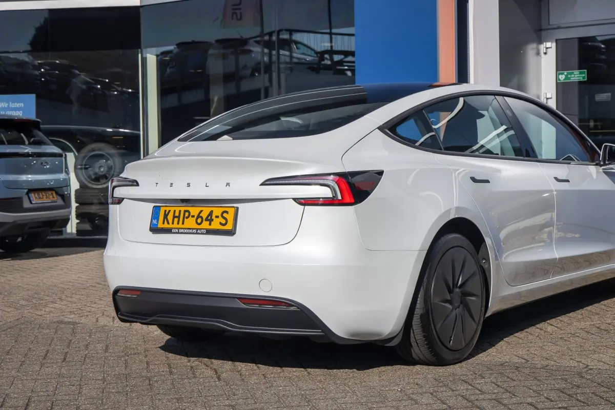 RWD 60 kWh | Cruise control adaptief | Panoramadak | Led koplampen | Dodehoek detectie | Stoel/stuur verwarming | Parkeersensoren Voor/Achter | Achteruitrijcamera | Cruise control adaptief m