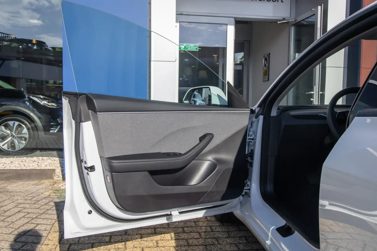 RWD 60 kWh | Cruise control adaptief | Panoramadak | Led koplampen | Dodehoek detectie | Stoel/stuur verwarming | Parkeersensoren Voor/Achter | Achteruitrijcamera | Cruise control adaptief m