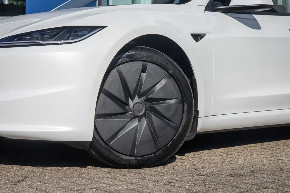 RWD 60 kWh | Cruise control adaptief | Panoramadak | Led koplampen | Dodehoek detectie | Stoel/stuur verwarming | Parkeersensoren Voor/Achter | Achteruitrijcamera | Cruise control adaptief m
