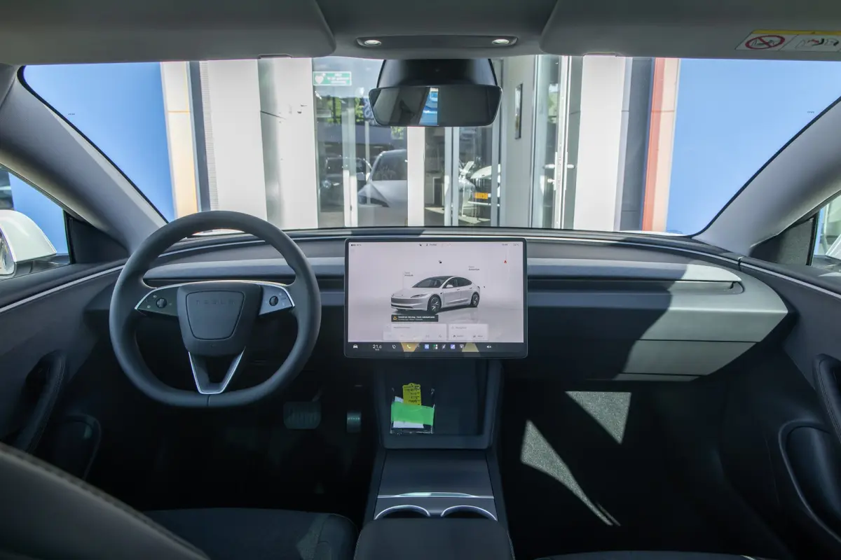 RWD 60 kWh | Cruise control adaptief | Panoramadak | Led koplampen | Dodehoek detectie | Stoel/stuur verwarming | Parkeersensoren Voor/Achter | Achteruitrijcamera | Cruise control adaptief m