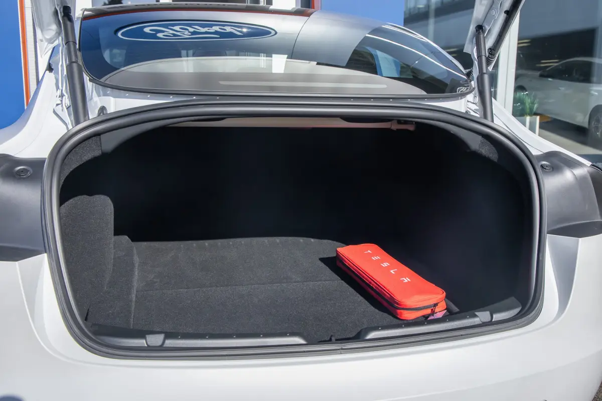 RWD 60 kWh | Cruise control adaptief | Panoramadak | Led koplampen | Dodehoek detectie | Stoel/stuur verwarming | Parkeersensoren Voor/Achter | Achteruitrijcamera | Cruise control adaptief m