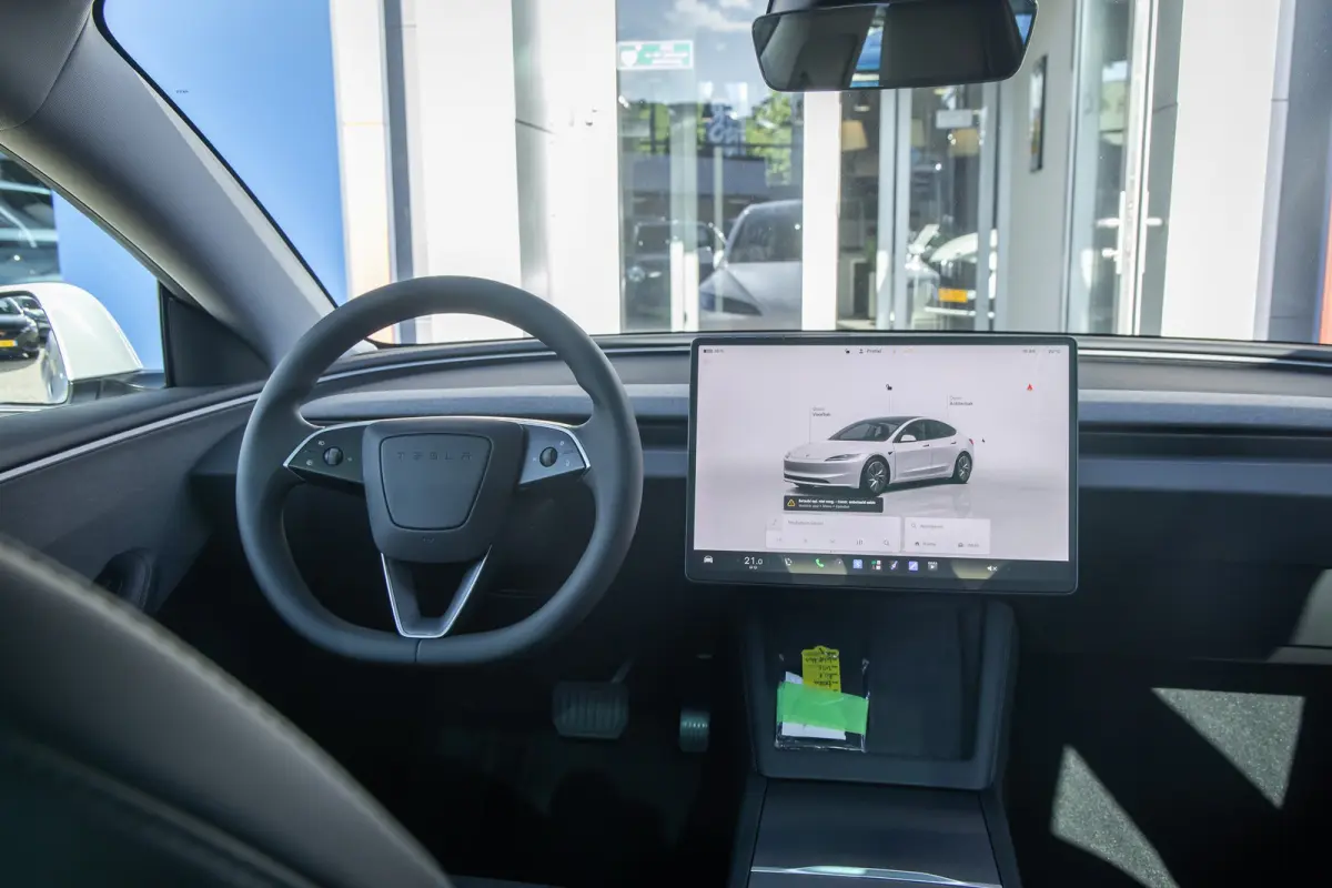 RWD 60 kWh | Cruise control adaptief | Panoramadak | Led koplampen | Dodehoek detectie | Stoel/stuur verwarming | Parkeersensoren Voor/Achter | Achteruitrijcamera | Cruise control adaptief m