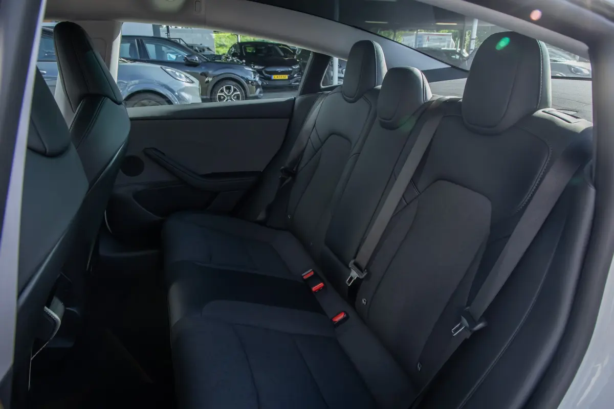 RWD 60 kWh | Cruise control adaptief | Panoramadak | Led koplampen | Dodehoek detectie | Stoel/stuur verwarming | Parkeersensoren Voor/Achter | Achteruitrijcamera | Cruise control adaptief m