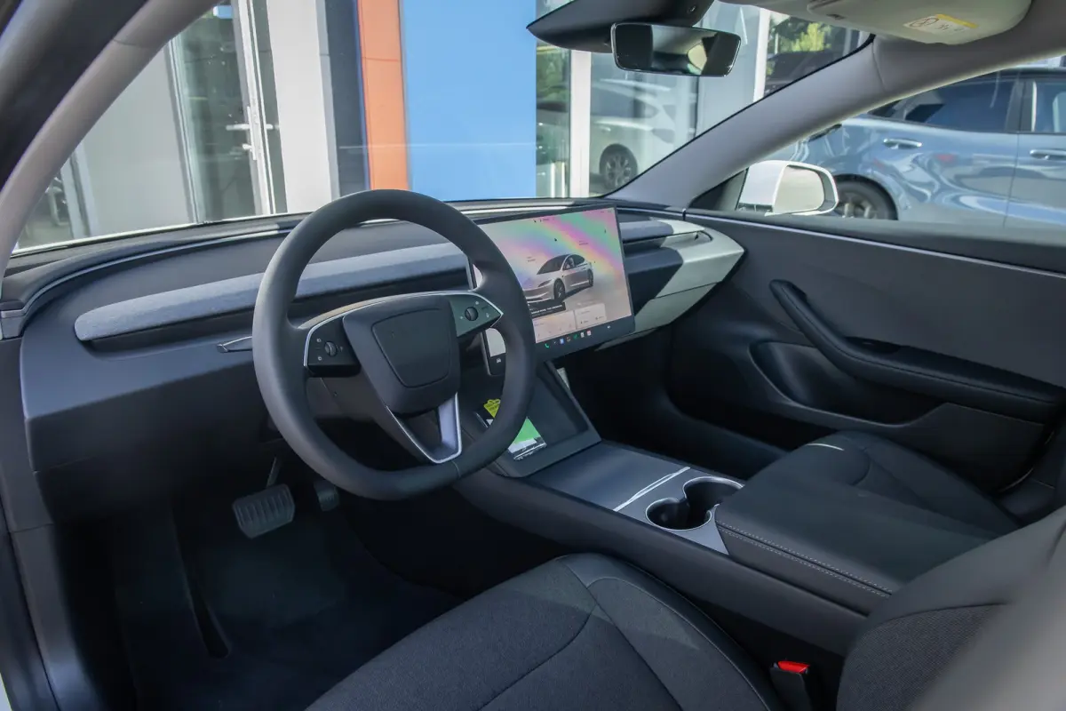 RWD 60 kWh | Cruise control adaptief | Panoramadak | Led koplampen | Dodehoek detectie | Stoel/stuur verwarming | Parkeersensoren Voor/Achter | Achteruitrijcamera | Cruise control adaptief m