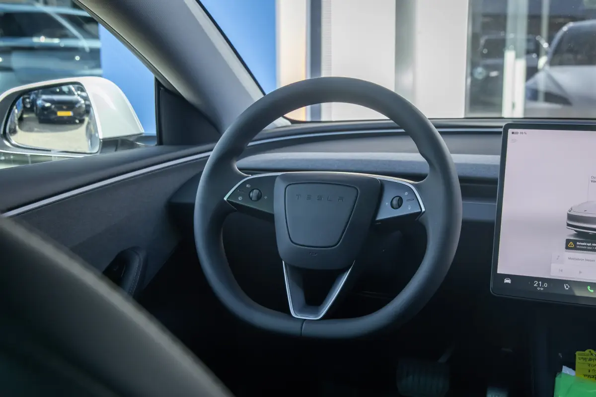 RWD 60 kWh | Cruise control adaptief | Panoramadak | Led koplampen | Dodehoek detectie | Stoel/stuur verwarming | Parkeersensoren Voor/Achter | Achteruitrijcamera | Cruise control adaptief m