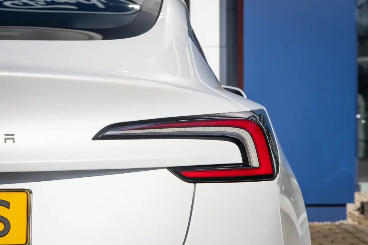 RWD 60 kWh | Cruise control adaptief | Panoramadak | Led koplampen | Dodehoek detectie | Stoel/stuur verwarming | Parkeersensoren Voor/Achter | Achteruitrijcamera | Cruise control adaptief m