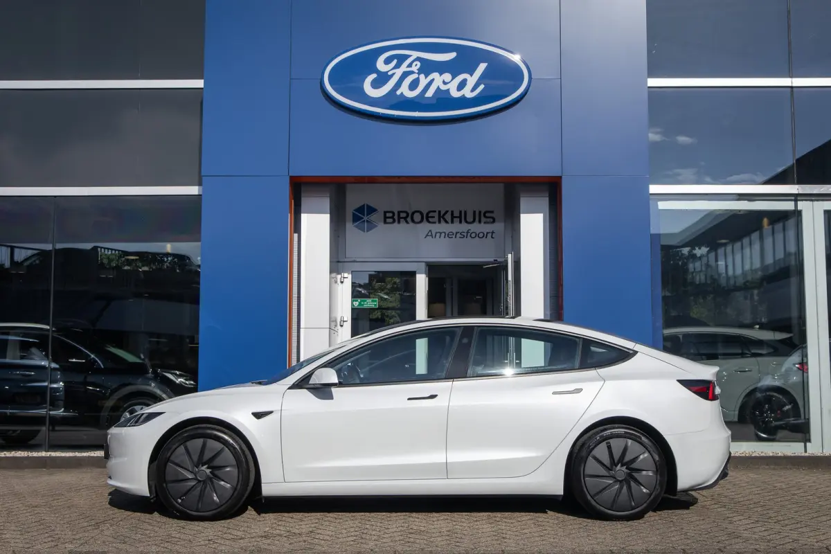 RWD 60 kWh | Cruise control adaptief | Panoramadak | Led koplampen | Dodehoek detectie | Stoel/stuur verwarming | Parkeersensoren Voor/Achter | Achteruitrijcamera | Cruise control adaptief m