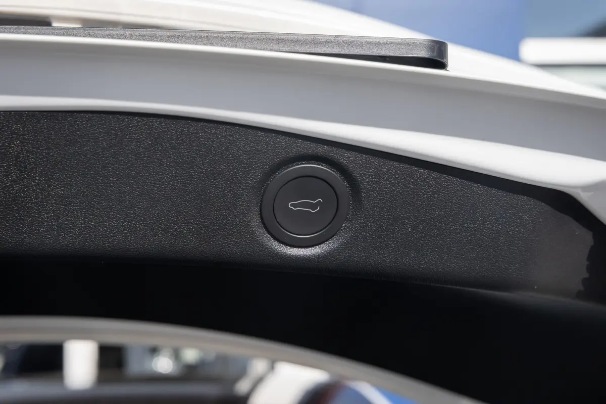 RWD 60 kWh | Cruise control adaptief | Panoramadak | Led koplampen | Dodehoek detectie | Stoel/stuur verwarming | Parkeersensoren Voor/Achter | Achteruitrijcamera | Cruise control adaptief m