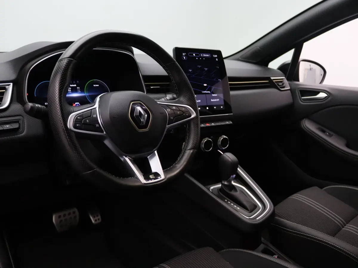 145pk E-Tech Hybrid E-Tech Engineered Apple Carplay/Android Auto | Climate