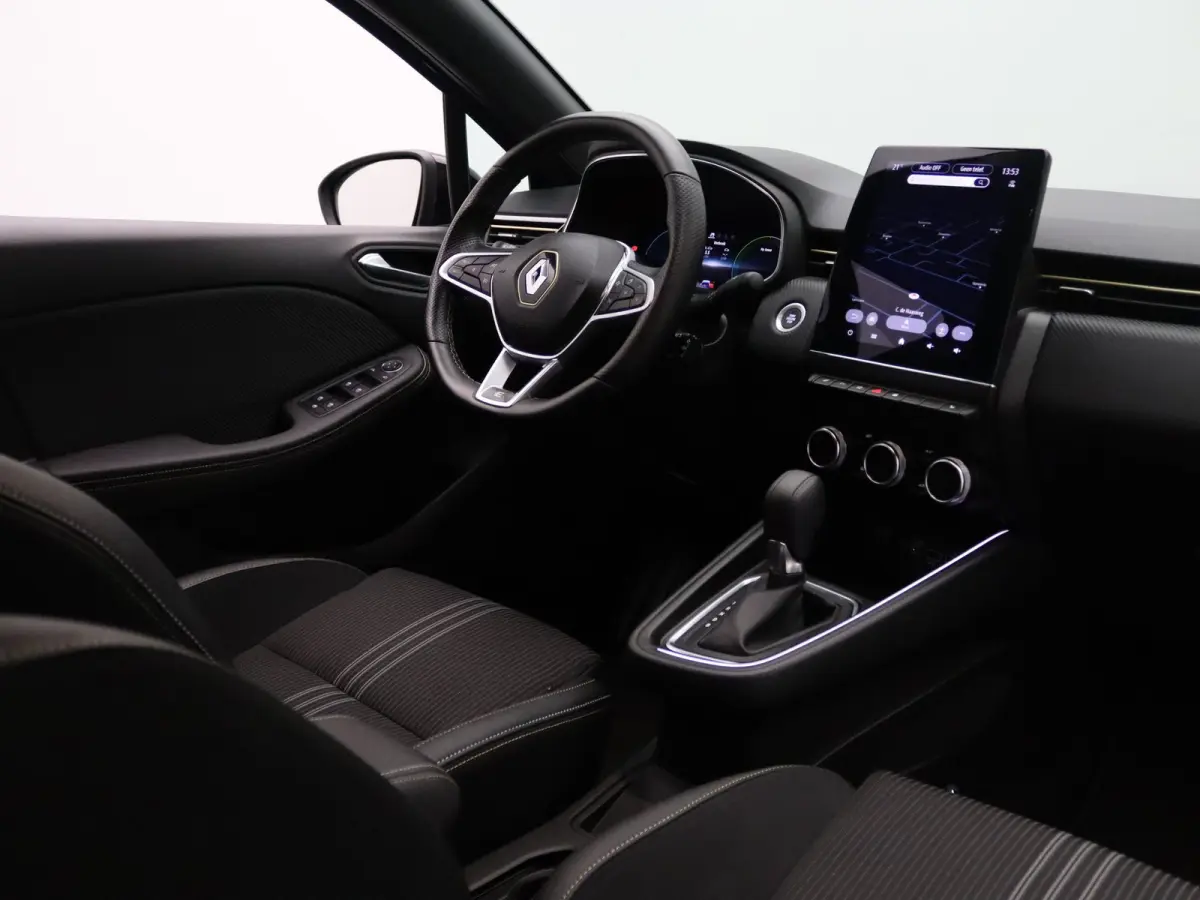 145pk E-Tech Hybrid E-Tech Engineered Apple Carplay/Android Auto | Climate