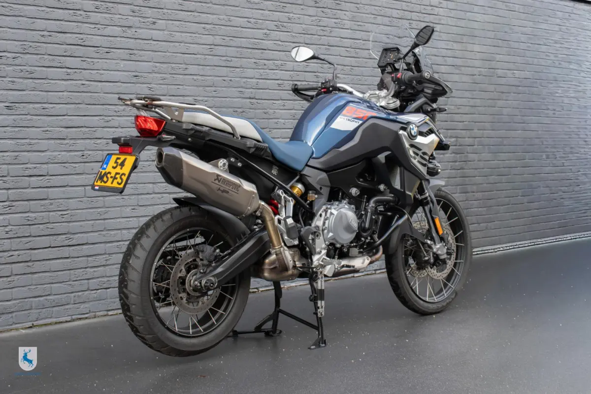 / Akrapovic