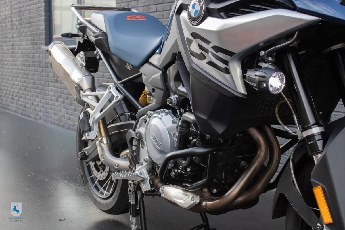 / Akrapovic
