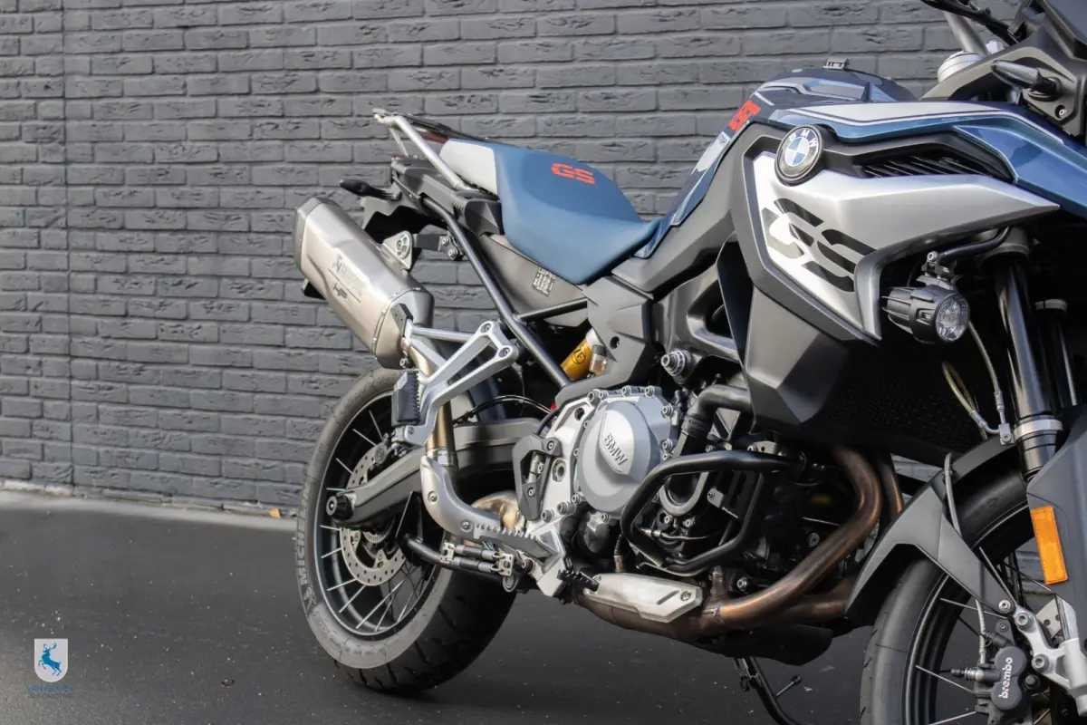/ Akrapovic