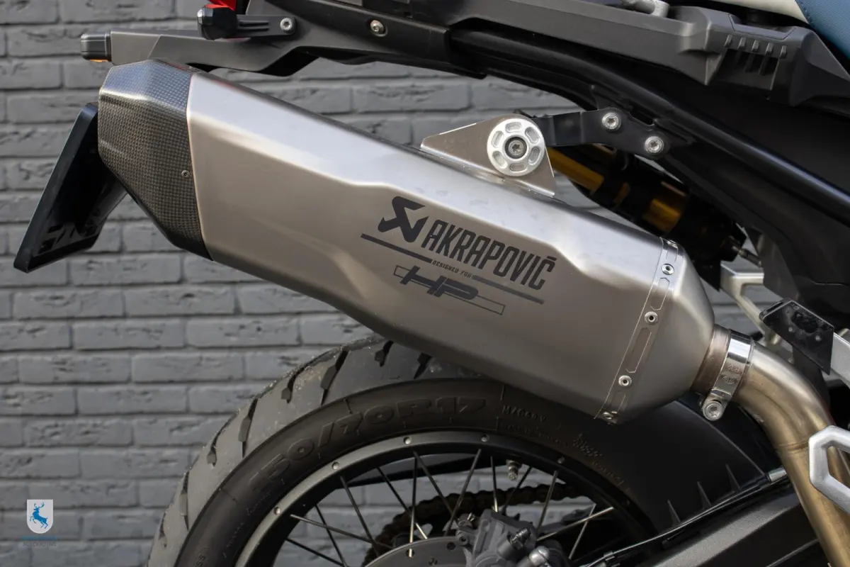 / Akrapovic