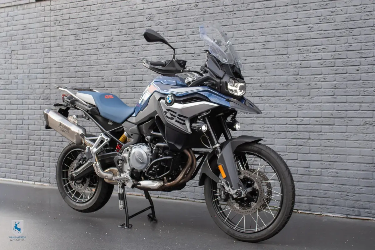 / Akrapovic