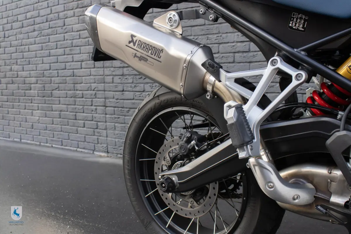 / Akrapovic