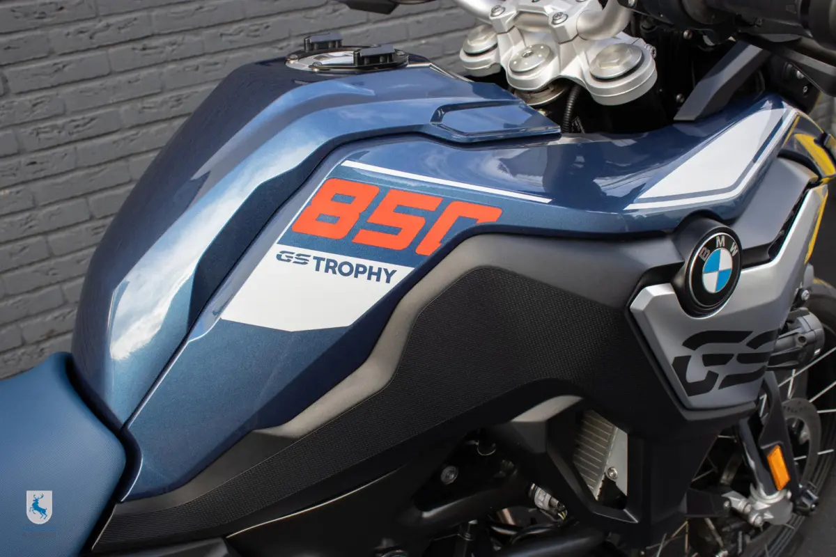 / Akrapovic