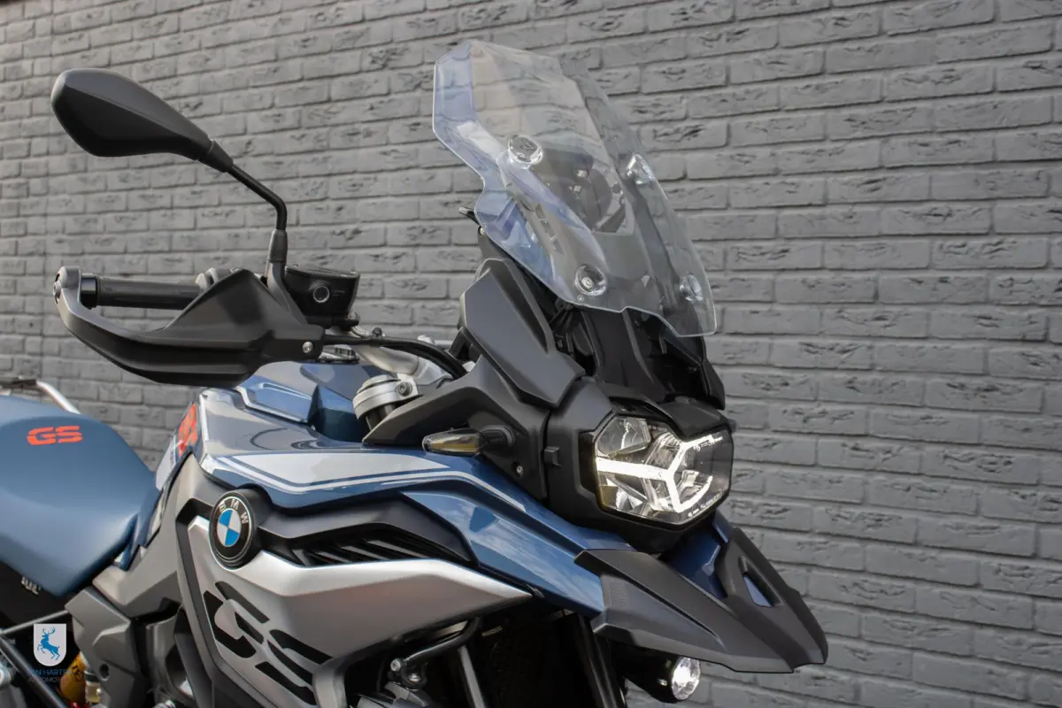 / Akrapovic