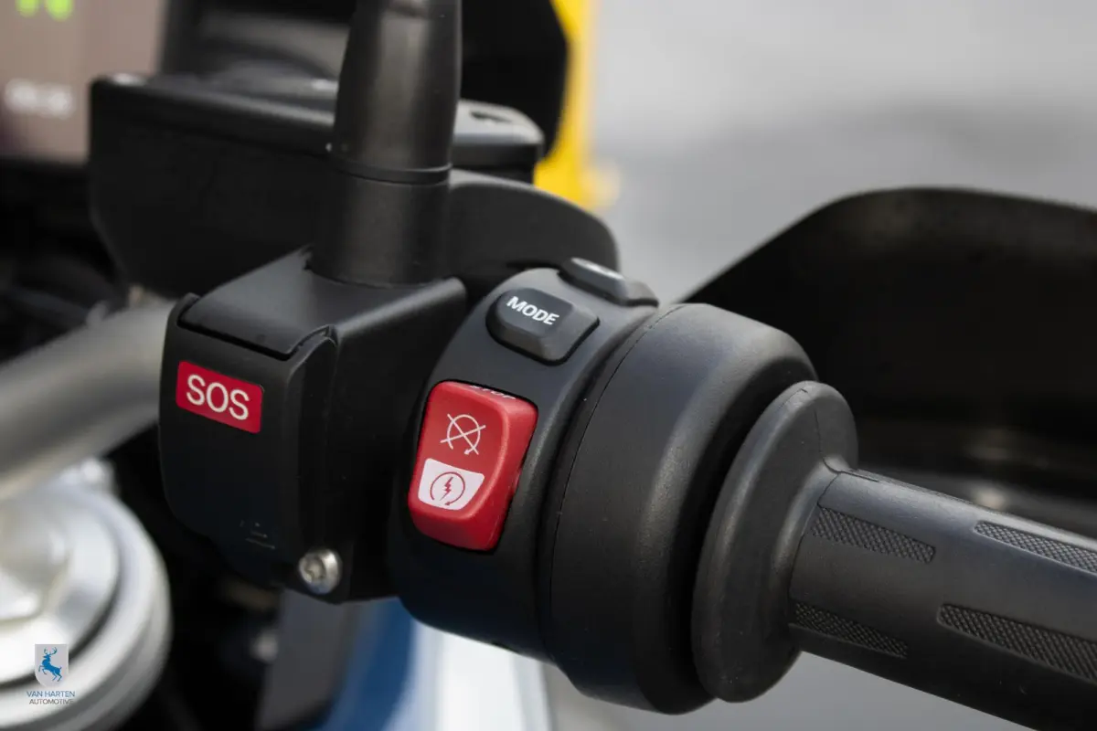 / Akrapovic