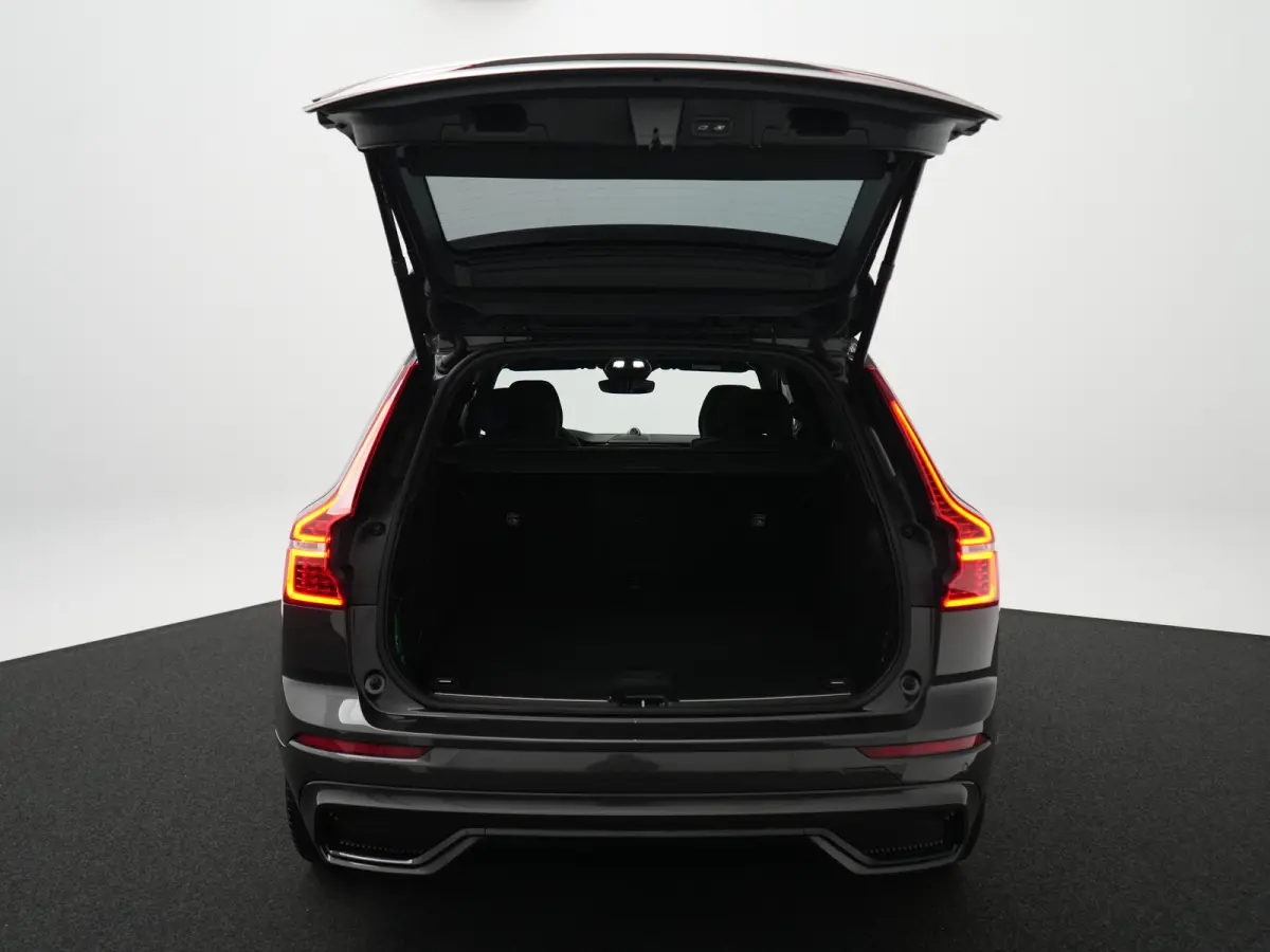 T6 Recharge AWD Ultimate Dark | Luchtvering | Bowers & Wilkins | Head-Up | 360° | Panoramadak | Trekhaak | Adaptive Cruise | BLIS | 21"