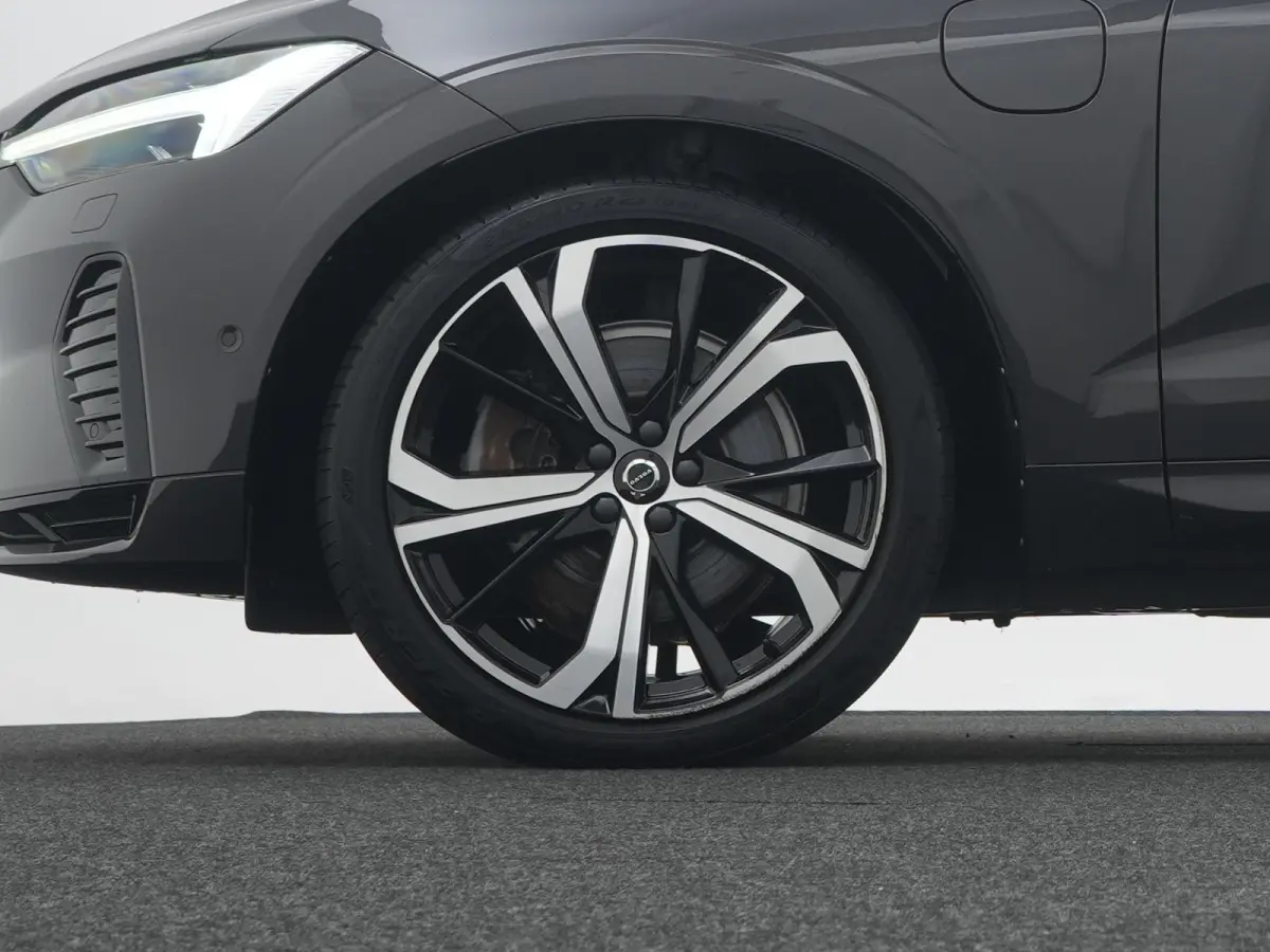 T6 Recharge AWD Ultimate Dark | Luchtvering | Bowers & Wilkins | Head-Up | 360° | Panoramadak | Trekhaak | Adaptive Cruise | BLIS | 21"