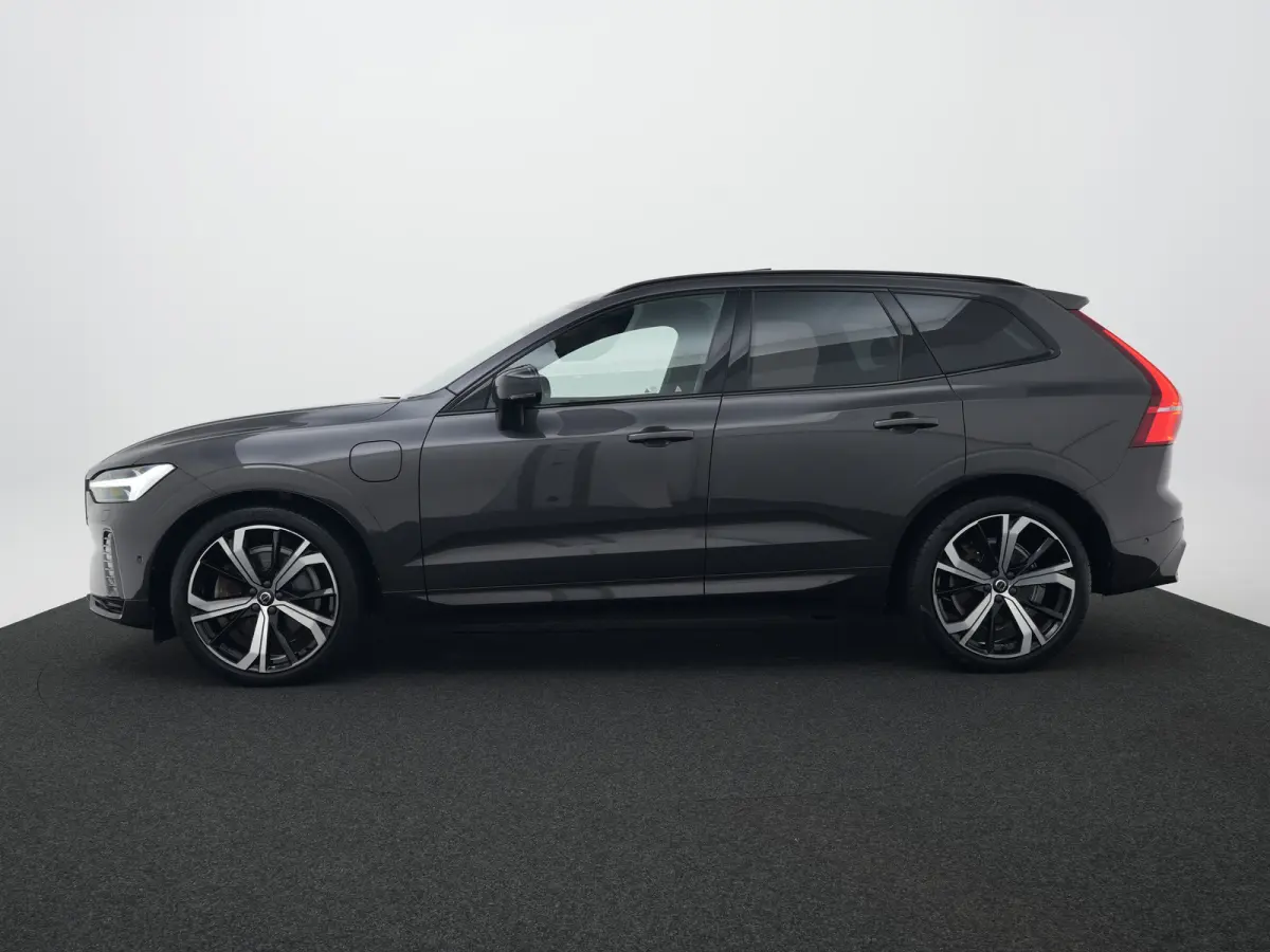 T6 Recharge AWD Ultimate Dark | Luchtvering | Bowers & Wilkins | Head-Up | 360° | Panoramadak | Trekhaak | Adaptive Cruise | BLIS | 21"