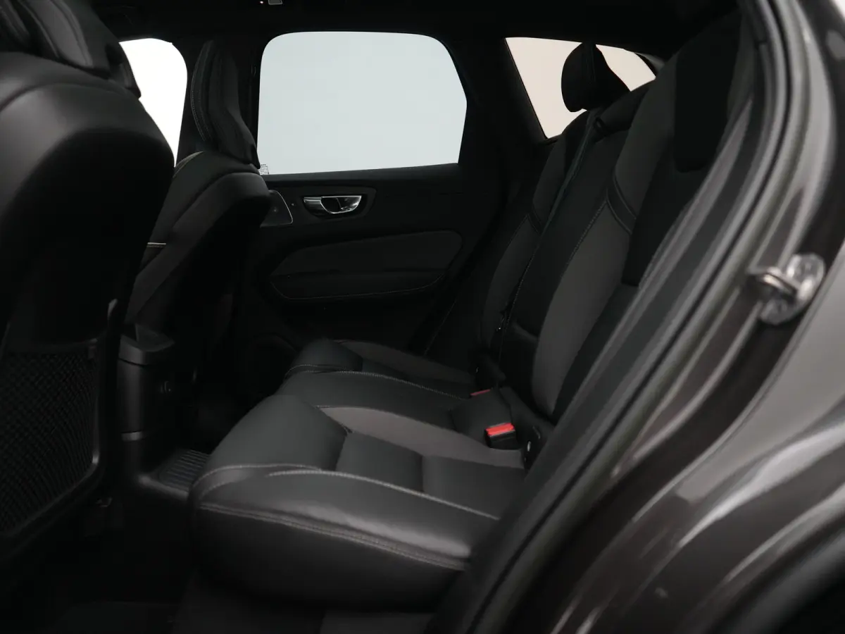 T6 Recharge AWD Ultimate Dark | Luchtvering | Bowers & Wilkins | Head-Up | 360° | Panoramadak | Trekhaak | Adaptive Cruise | BLIS | 21"