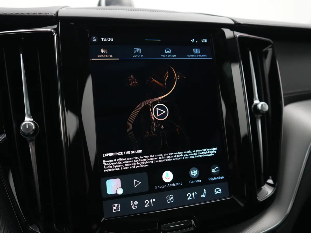 T6 Recharge AWD Ultimate Dark | Luchtvering | Bowers & Wilkins | Head-Up | 360° | Panoramadak | Trekhaak | Adaptive Cruise | BLIS | 21"
