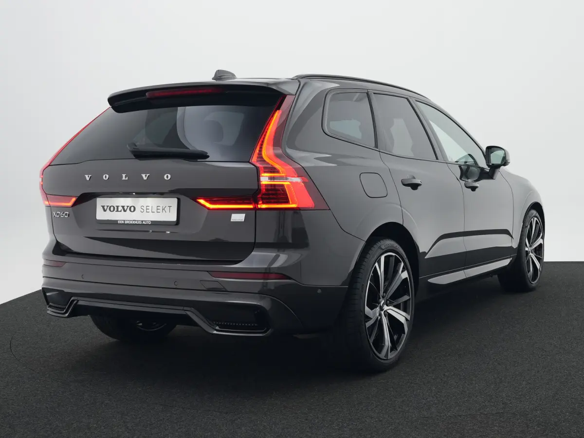 T6 Recharge AWD Ultimate Dark | Luchtvering | Bowers & Wilkins | Head-Up | 360° | Panoramadak | Trekhaak | Adaptive Cruise | BLIS | 21"