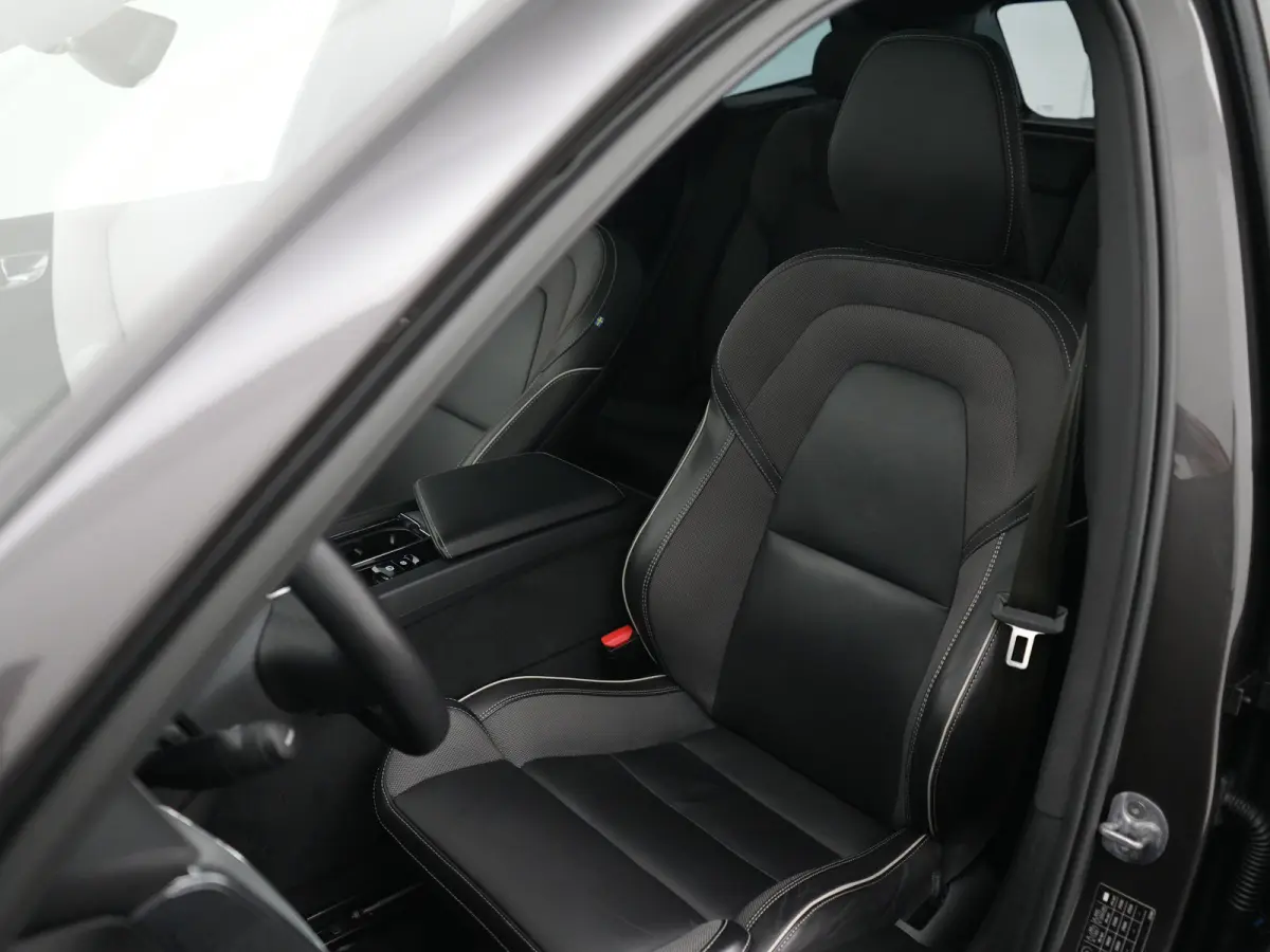 T6 Recharge AWD Ultimate Dark | Luchtvering | Bowers & Wilkins | Head-Up | 360° | Panoramadak | Trekhaak | Adaptive Cruise | BLIS | 21"