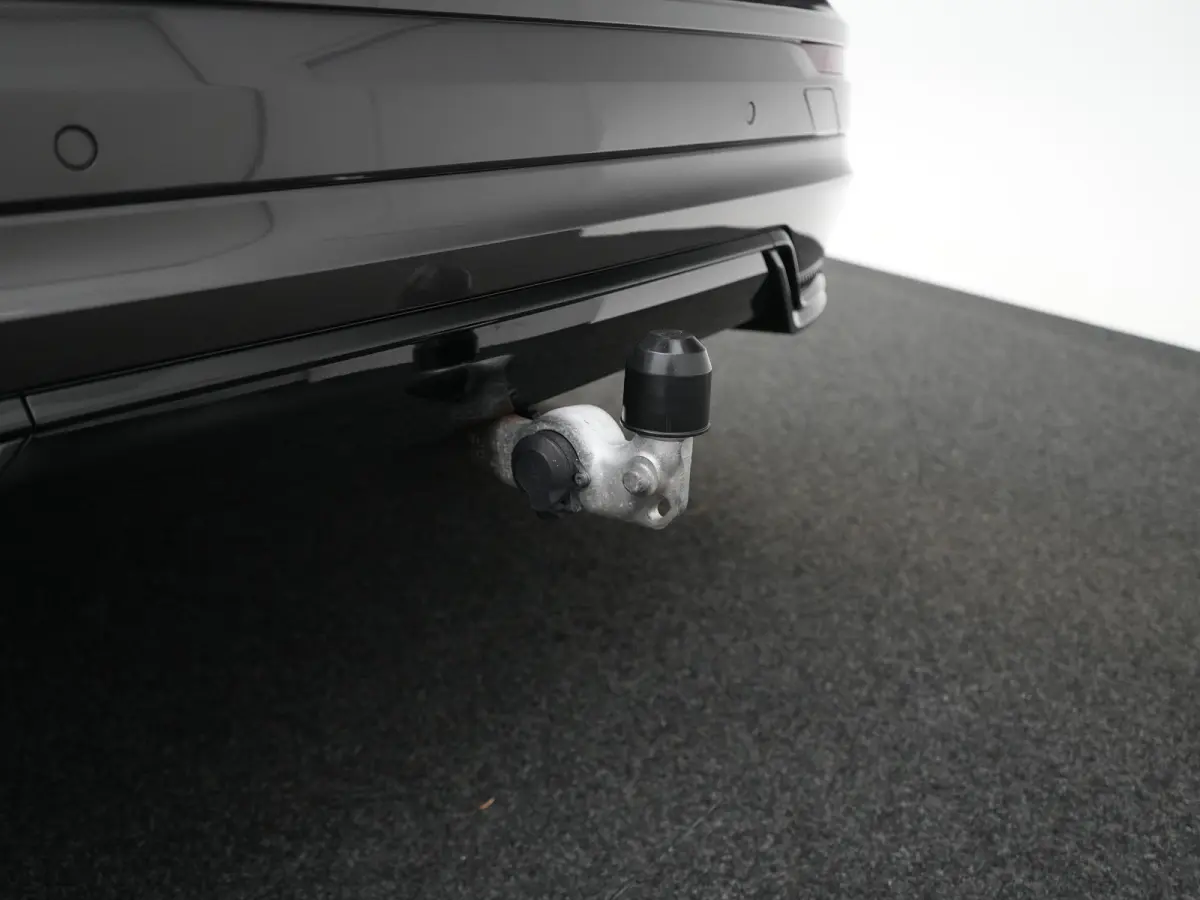 T6 Recharge AWD Ultimate Dark | Luchtvering | Bowers & Wilkins | Head-Up | 360° | Panoramadak | Trekhaak | Adaptive Cruise | BLIS | 21"