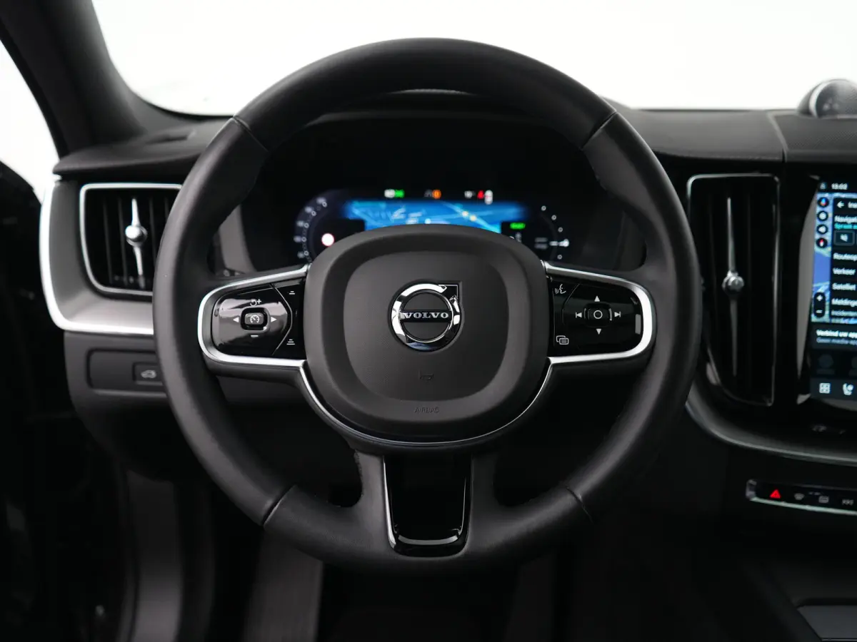 T6 Recharge AWD Ultimate Dark | Luchtvering | Bowers & Wilkins | Head-Up | 360° | Panoramadak | Trekhaak | Adaptive Cruise | BLIS | 21"