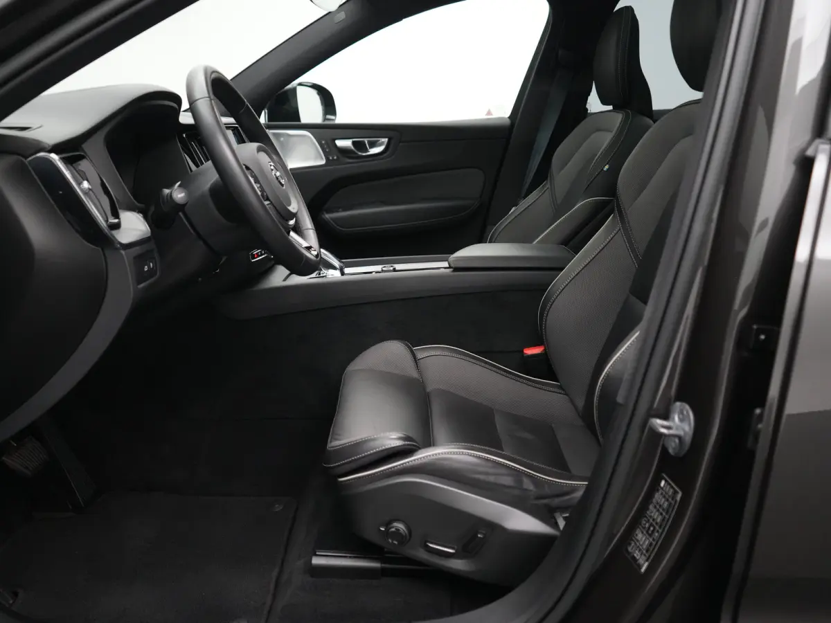 T6 Recharge AWD Ultimate Dark | Luchtvering | Bowers & Wilkins | Head-Up | 360° | Panoramadak | Trekhaak | Adaptive Cruise | BLIS | 21"