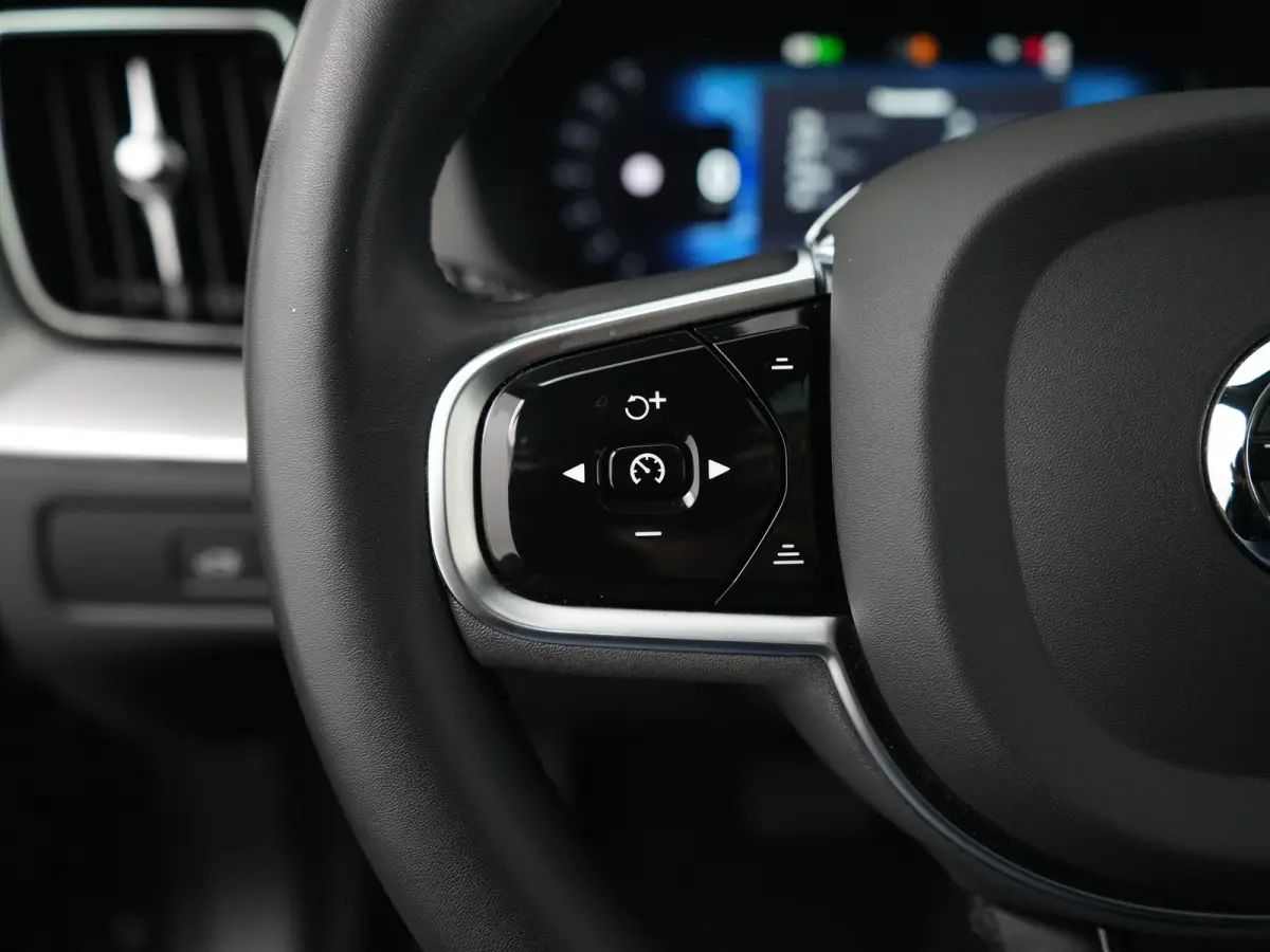 T6 Recharge AWD Ultimate Dark | Luchtvering | Bowers & Wilkins | Head-Up | 360° | Panoramadak | Trekhaak | Adaptive Cruise | BLIS | 21"