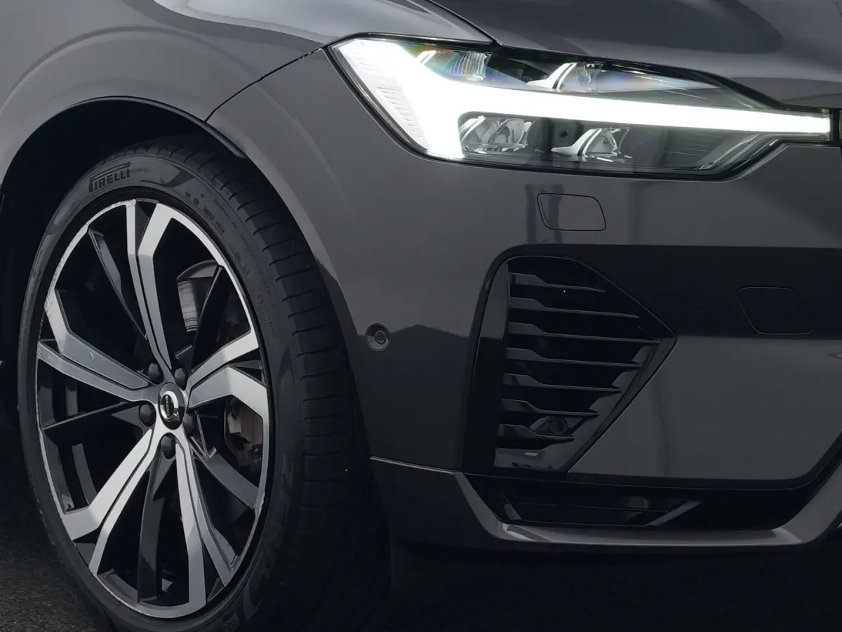T6 Recharge AWD Ultimate Dark | Luchtvering | Bowers & Wilkins | Head-Up | 360° | Panoramadak | Trekhaak | Adaptive Cruise | BLIS | 21"