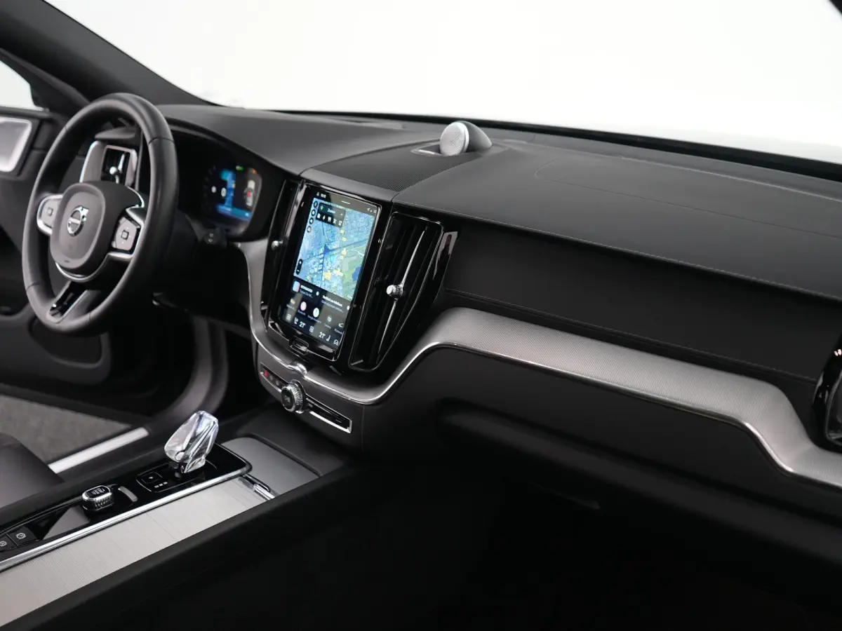 T6 Recharge AWD Ultimate Dark | Luchtvering | Bowers & Wilkins | Head-Up | 360° | Panoramadak | Trekhaak | Adaptive Cruise | BLIS | 21"