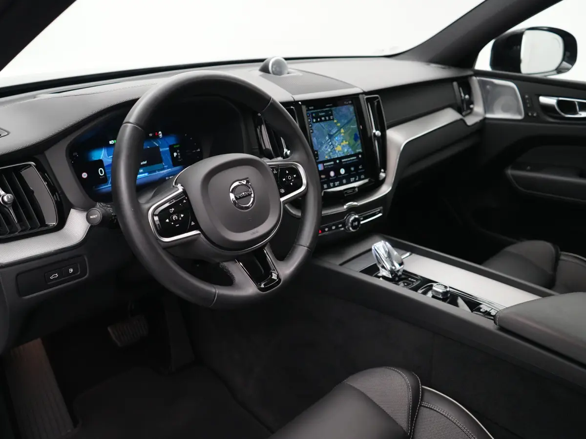 T6 Recharge AWD Ultimate Dark | Luchtvering | Bowers & Wilkins | Head-Up | 360° | Panoramadak | Trekhaak | Adaptive Cruise | BLIS | 21"