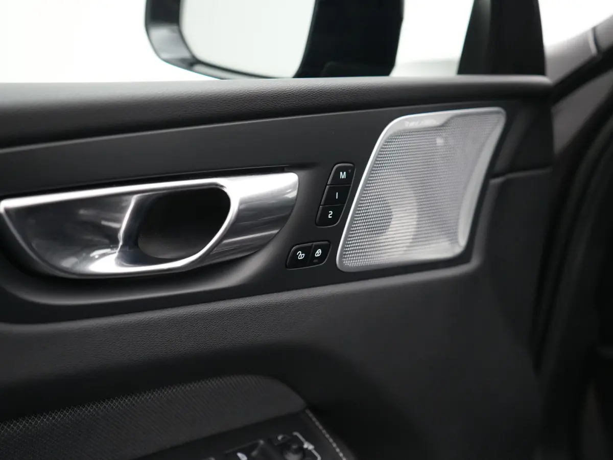 T6 Recharge AWD Ultimate Dark | Luchtvering | Bowers & Wilkins | Head-Up | 360° | Panoramadak | Trekhaak | Adaptive Cruise | BLIS | 21"