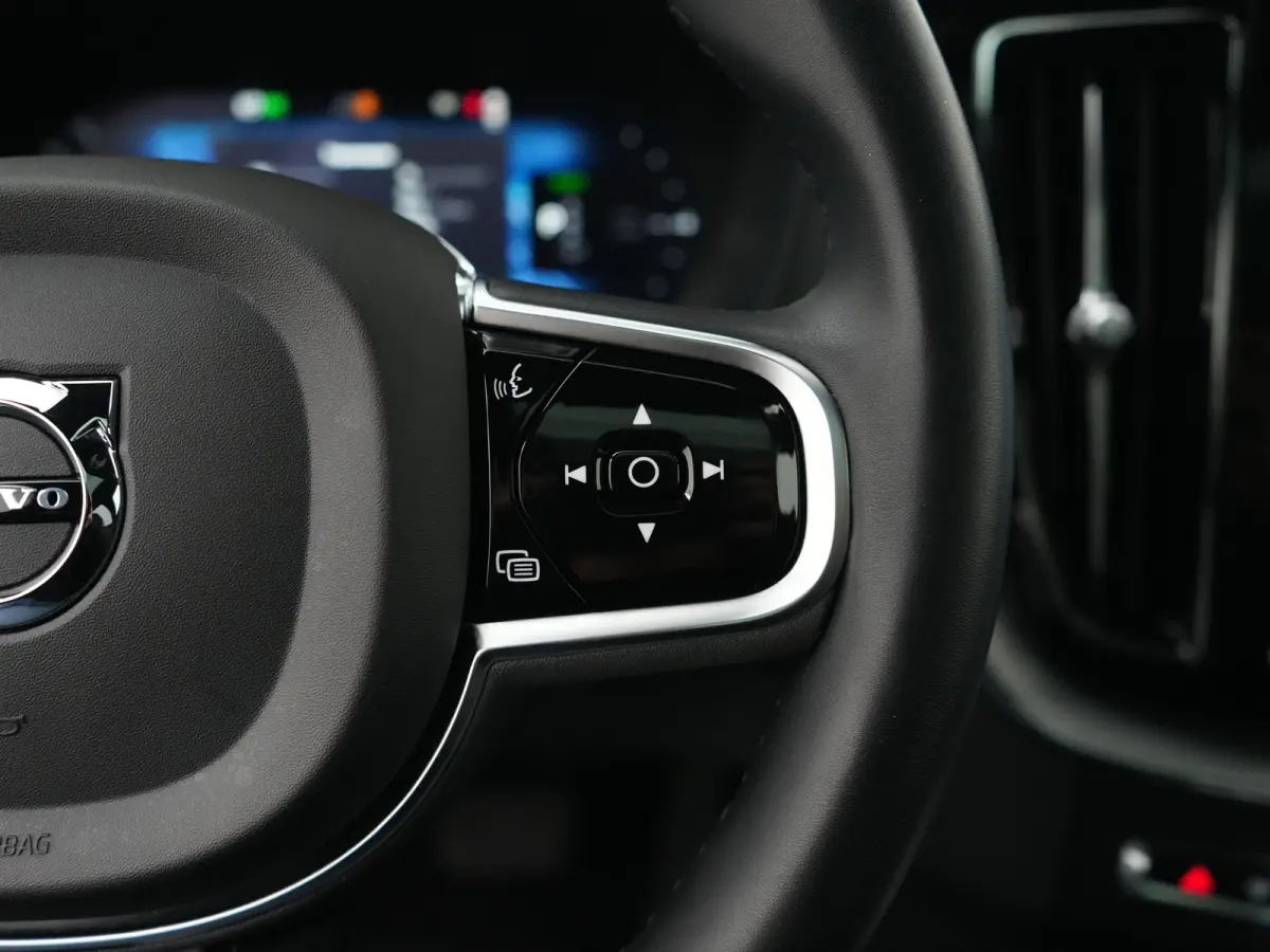 T6 Recharge AWD Ultimate Dark | Luchtvering | Bowers & Wilkins | Head-Up | 360° | Panoramadak | Trekhaak | Adaptive Cruise | BLIS | 21"