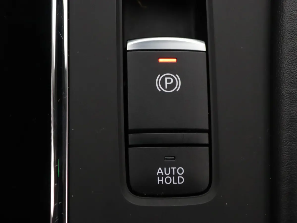 306pk PHEV First Edition Apple Carplay/Android Auto | Climate