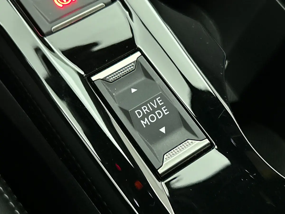 EV 54 kWh 156pk GT Automaat | 3 Fase | Navigatie | Camera | Leder/Alcantara | Stoel elektrisch+verwarmd+massage | Full Led koplampen | Parkeersensoren v+a | Keyless | Adaptieve Cruise Contro