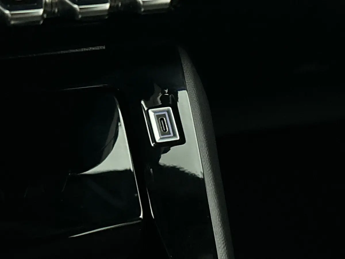 EV 54 kWh 156pk GT Automaat | 3 Fase | Navigatie | Camera | Leder/Alcantara | Stoel elektrisch+verwarmd+massage | Full Led koplampen | Parkeersensoren v+a | Keyless | Adaptieve Cruise Contro
