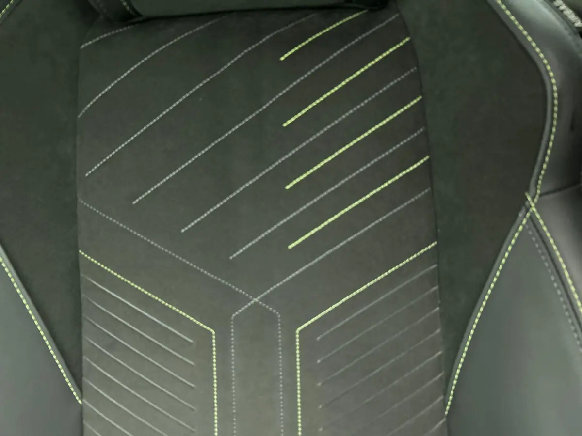 EV 54 kWh 156pk GT Automaat | 3 Fase | Navigatie | Camera | Leder/Alcantara | Stoel elektrisch+verwarmd+massage | Full Led koplampen | Parkeersensoren v+a | Keyless | Adaptieve Cruise Contro