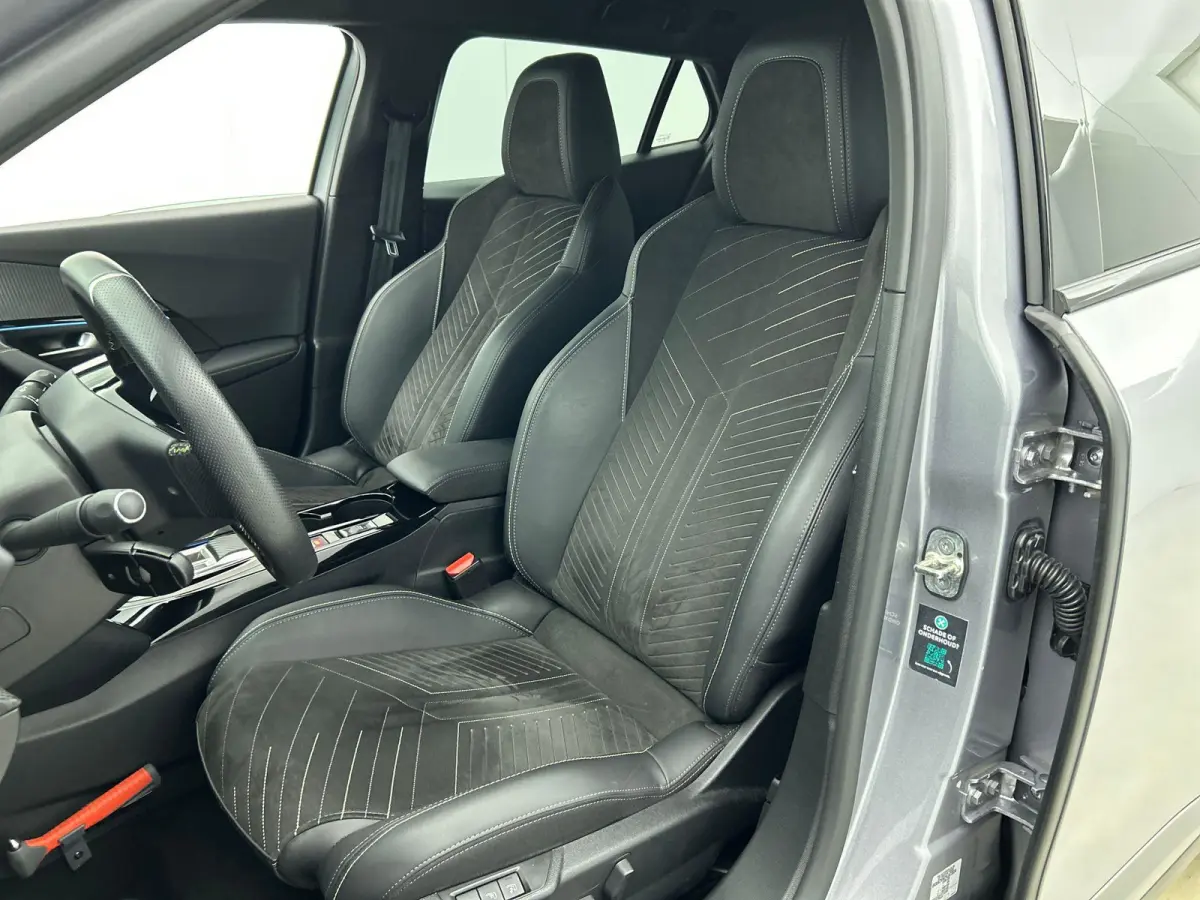EV 54 kWh 156pk GT Automaat | 3 Fase | Navigatie | Camera | Leder/Alcantara | Stoel elektrisch+verwarmd+massage | Full Led koplampen | Parkeersensoren v+a | Keyless | Adaptieve Cruise Contro