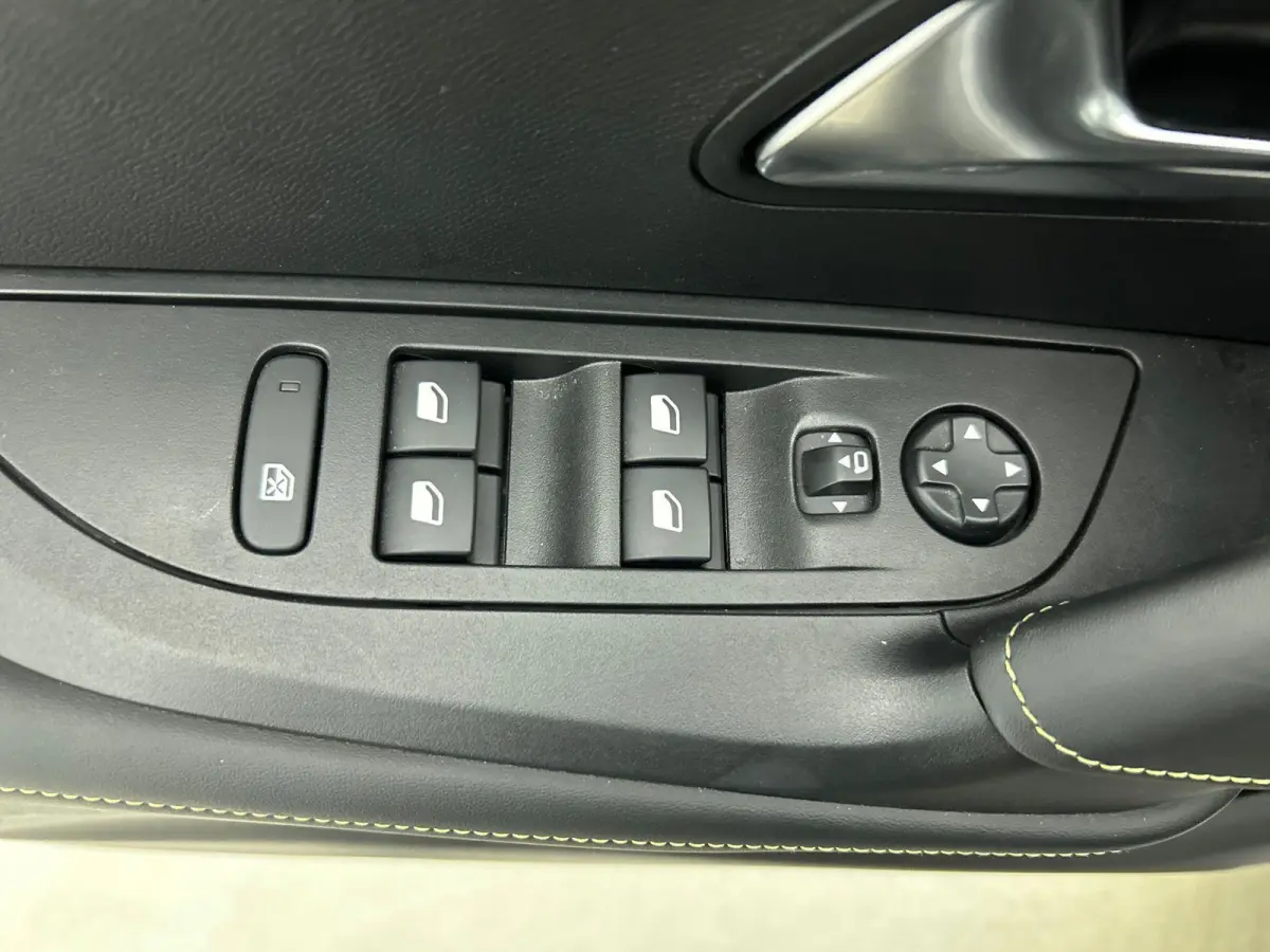 EV 54 kWh 156pk GT Automaat | 3 Fase | Navigatie | Camera | Leder/Alcantara | Stoel elektrisch+verwarmd+massage | Full Led koplampen | Parkeersensoren v+a | Keyless | Adaptieve Cruise Contro
