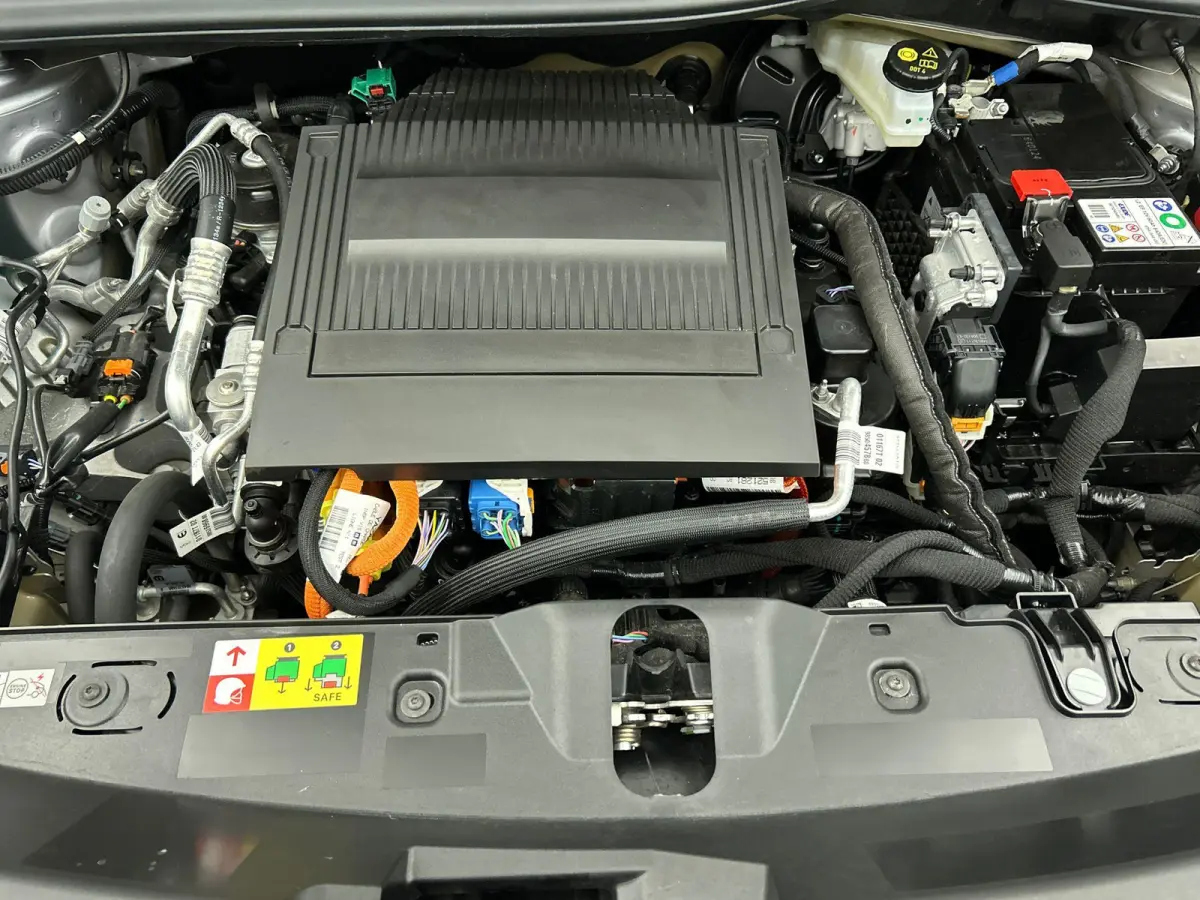 EV 54 kWh 156pk GT Automaat | 3 Fase | Navigatie | Camera | Leder/Alcantara | Stoel elektrisch+verwarmd+massage | Full Led koplampen | Parkeersensoren v+a | Keyless | Adaptieve Cruise Contro