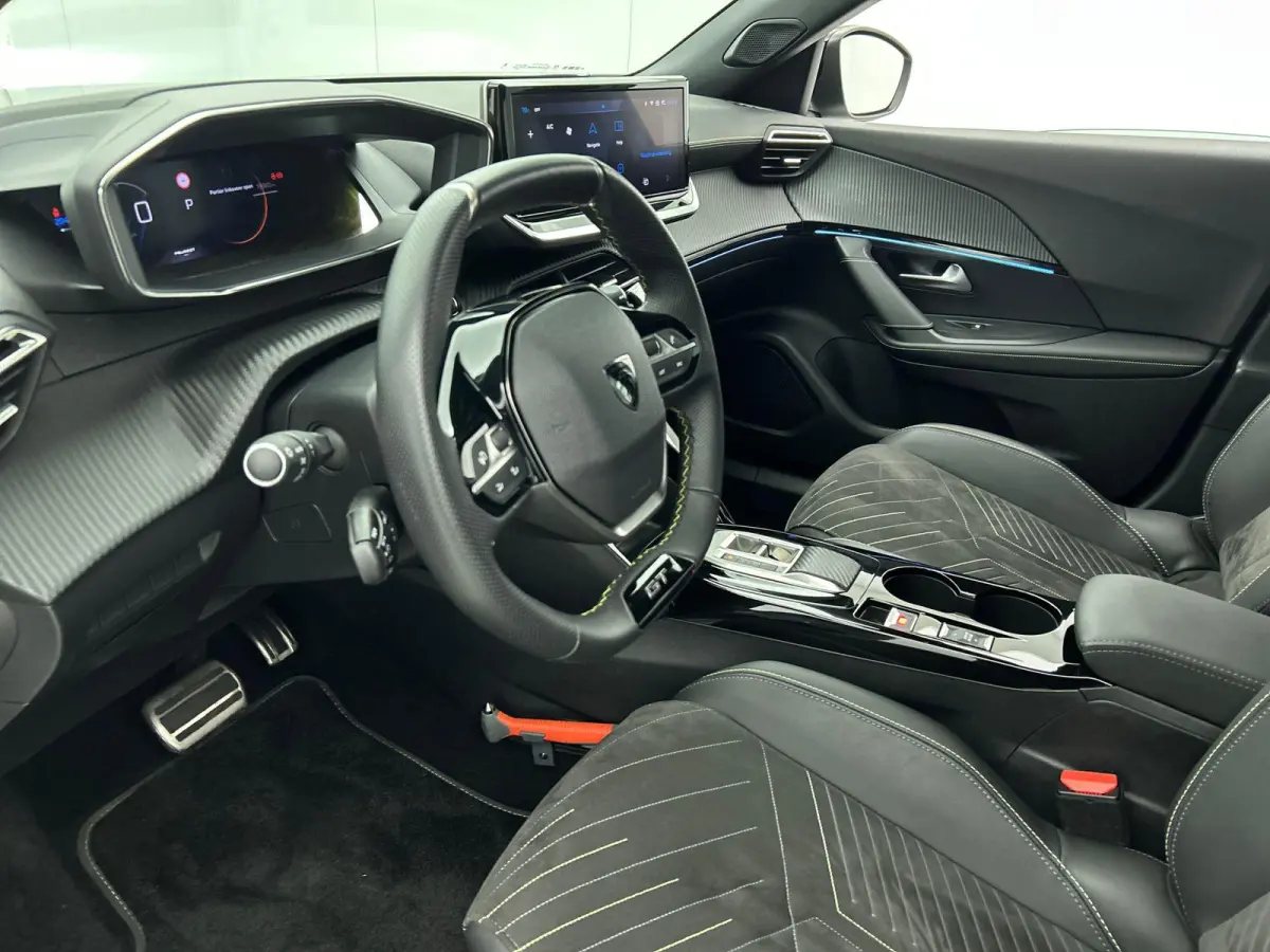 EV 54 kWh 156pk GT Automaat | 3 Fase | Navigatie | Camera | Leder/Alcantara | Stoel elektrisch+verwarmd+massage | Full Led koplampen | Parkeersensoren v+a | Keyless | Adaptieve Cruise Contro