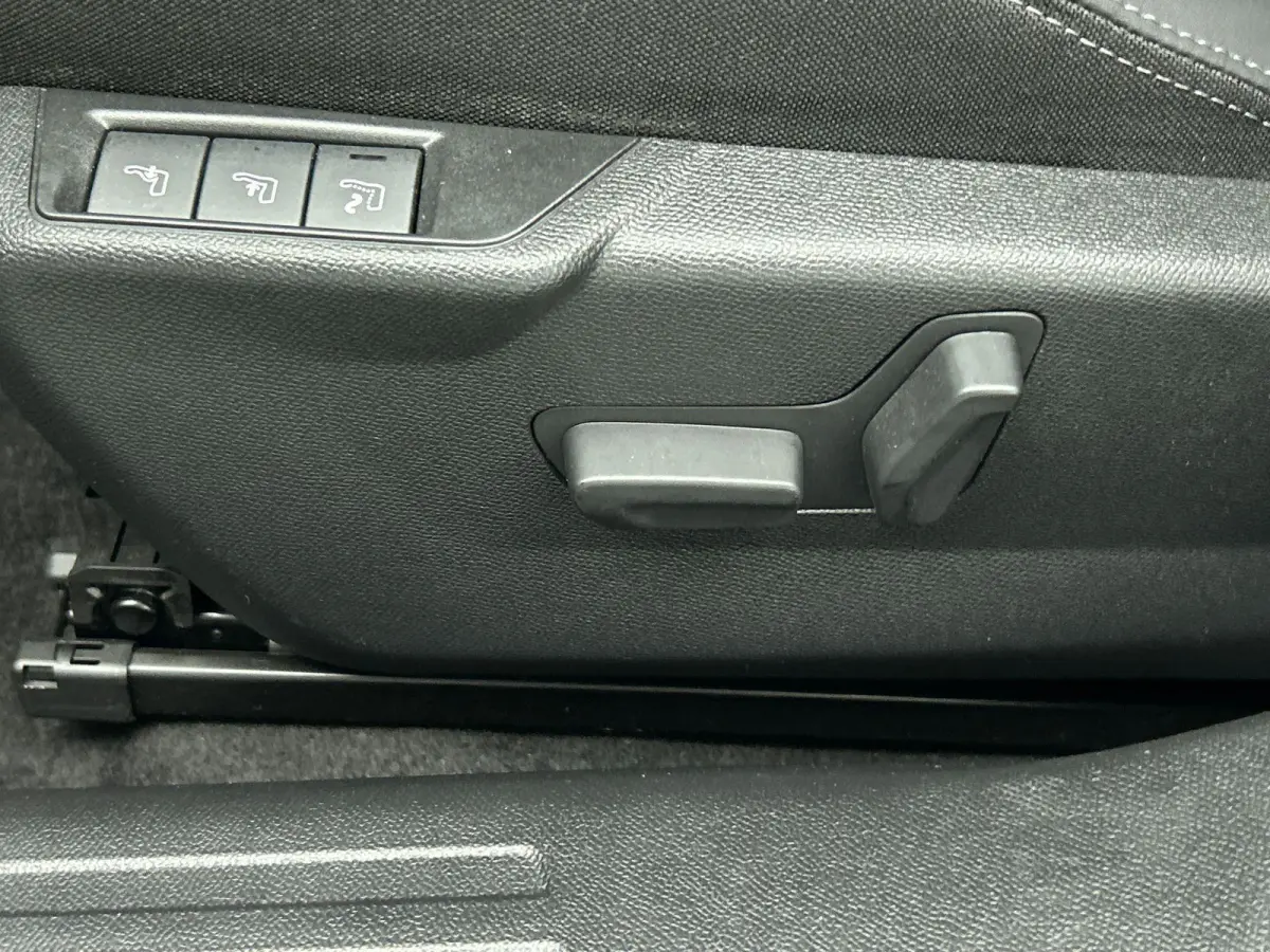 EV 54 kWh 156pk GT Automaat | 3 Fase | Navigatie | Camera | Leder/Alcantara | Stoel elektrisch+verwarmd+massage | Full Led koplampen | Parkeersensoren v+a | Keyless | Adaptieve Cruise Contro