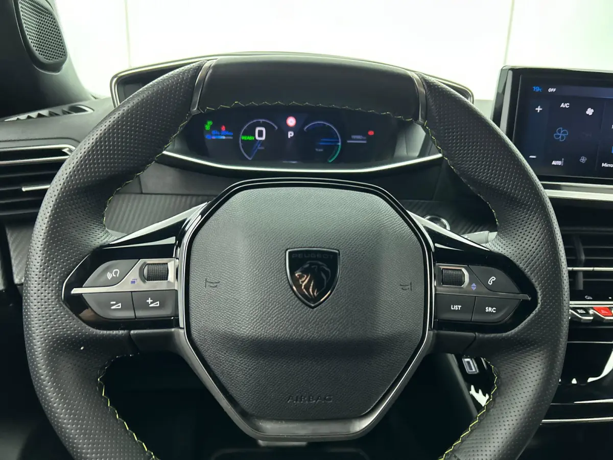 EV 54 kWh 156pk GT Automaat | 3 Fase | Navigatie | Camera | Leder/Alcantara | Stoel elektrisch+verwarmd+massage | Full Led koplampen | Parkeersensoren v+a | Keyless | Adaptieve Cruise Contro